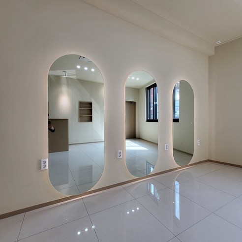 공간을 빛으로 물들이는 예술, 3색 LED 대형 양타원 거울 미용실거울