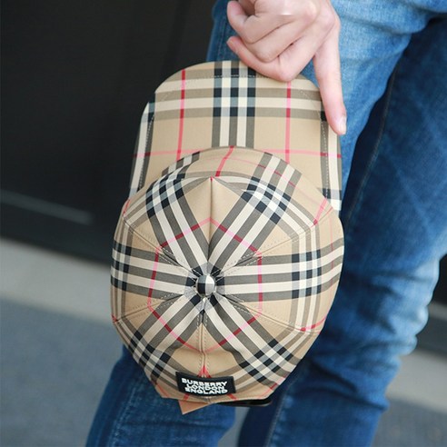 시간을 초월하는 클래식, 버버리 빈티지 체크 볼캡