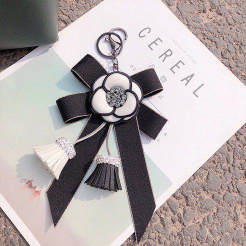 한국판 리본 동백꽃 수술 열쇠고리 장착 다이아몬드 가방 액세서리 자동차 열쇠고리 자동차 액세서리, 흑백색