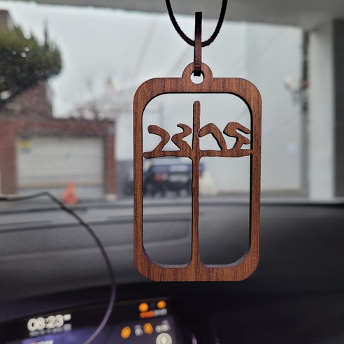 마르투스공방 차량용십자가 월넛 그리스도십자가 룸미러 걸이용 나무 원목 십자가, 1개