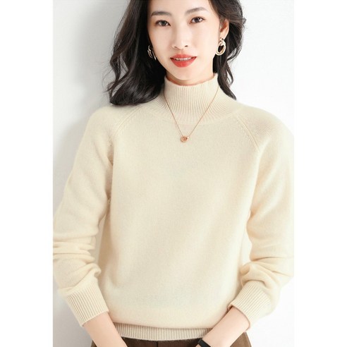 폴로라 하이 넥 니트는 겨울용 니트로 따뜻하고 편안한 착용감을 제공합니다.
