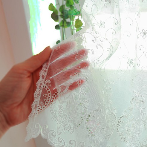 아침 햇살처럼 화사한 공간을 만들어주는 바란스 커튼