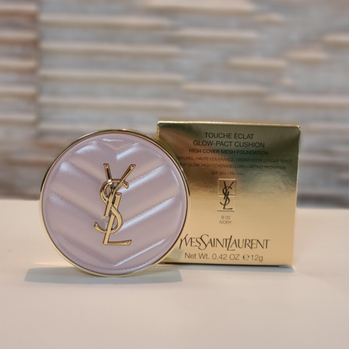 섬세한 광채로 피어나는 핑크빛 아우라, 입생로랑 NEW 메쉬 핑크 쿠션 B10