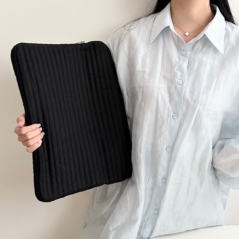 언더프 블랙 누빔 노트북 파우치: 세련되고 내구성 뛰어난 노트북 보호자