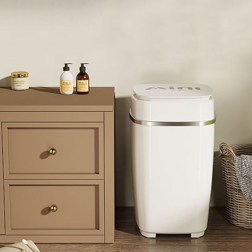 공간 절약과 편리함을 모두 잡은 똑똑한 선택, 4.5kg 미니 세탁기