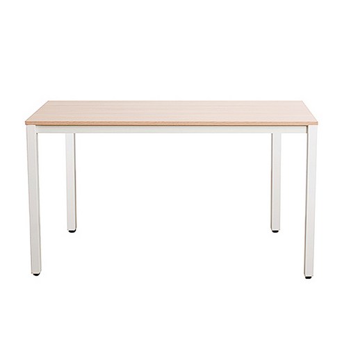 다양한 공간에 어울리는 심플하고 기능적인 테이블