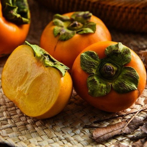 "아삭함이 살아있는 가을 선물, 차량 단감으로 채우는 행복한 식탁" 단감