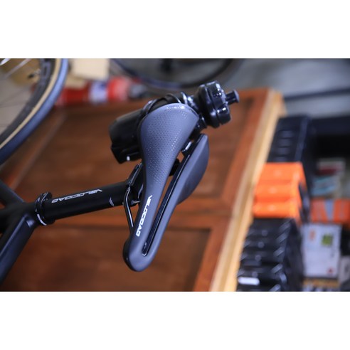 크리커 안장 물통 거치대: 라이딩 중 수분 보충과 장비 장착을 위한 필수품