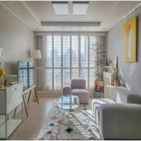 답답한 일상, 빛과 그림자로 나만의 공간을 디자인하세요: 루버셔터 솔직 후기 우드셔터