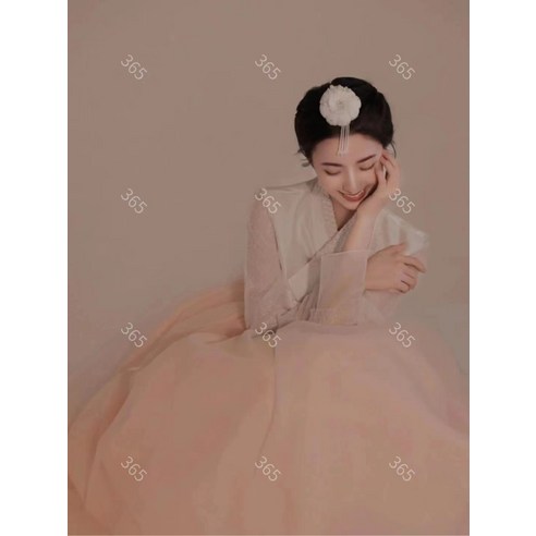 특별한 행사를 위한 우아하고 현대적인 한복드레스