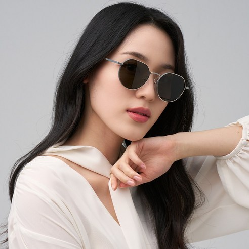 모브 아이웨어 MVS-05 선글라스: 여성의 눈부심을 막는 창의적인 가림막