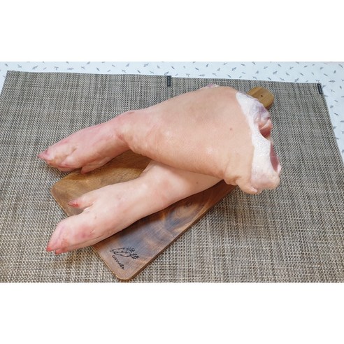 국내산 한돈의 진가를 느낄 수 있는 착한정육점의 통족 절단족