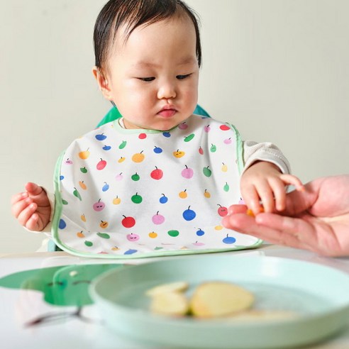 이유식 전쟁, 이케아 방수 턱받이로 끝!