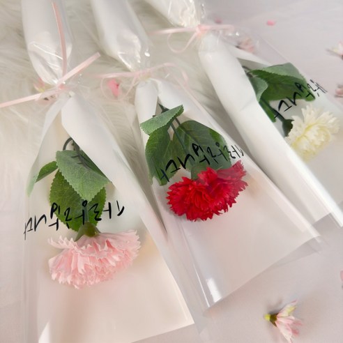 로젤리안의 고급 비누꽃 한송이 미니 꽃다발로 소중한 사람에게 사랑과 감사의 마음을 전하세요.
