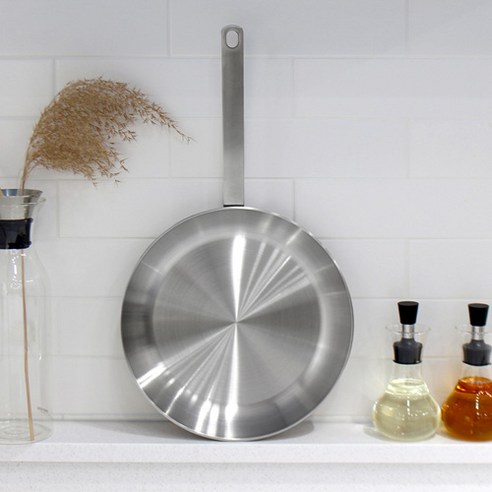 시간을 초월하는 가치, AMT 316Ti 프로 플랫팬 28cm으로 요리의 즐거움을 더하세요.