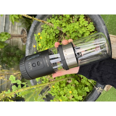 신선하게 갈은 커피콩의 풍부한 맛과 향을 즐기세요.