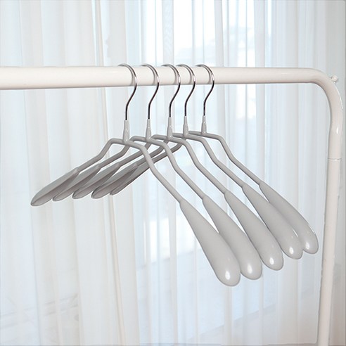 편안함, 스타일, 다기능성을 제공하는 논슬립 옷걸이로 옷장을 정돈하세요.