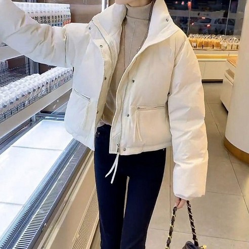 겨울 추위를 스타일리시하게 극복하는 여성을 위한 따뜻하고 편안한 숏패딩 겨울 점퍼