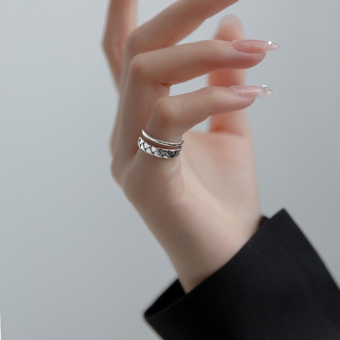 고급스러운 디자인, 실버 소재, 할인 가격, 다양한 사이즈 조절, 내구성이 뛰어남