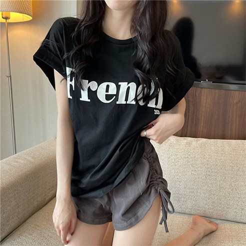 편안하고 스타일리시한 여성용 레터링 티셔츠 세트