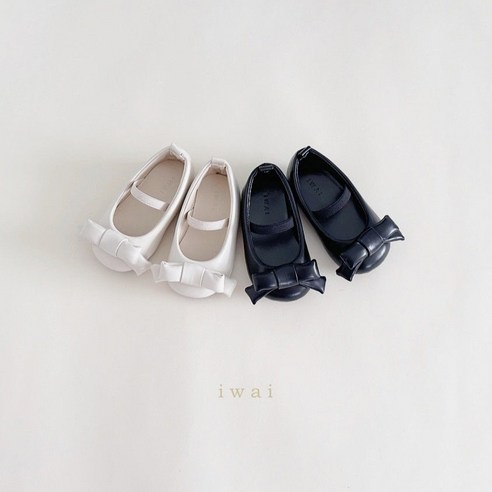 엄마의 따뜻한 마음과 취향이 담긴 아이의 옷장을 위한 네코 소롱 플랫슈즈
