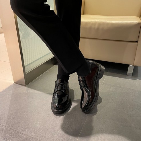 [자체제작] 오오룩 남자 키높이 더비슈즈 발편한 블랙 구두는 고급스러운 디테일과 멋진 스타일을 연출할 수 있는 제품입니다.