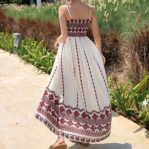 여름 휴가에 완벽한 화려하고 편안한 비치웨어