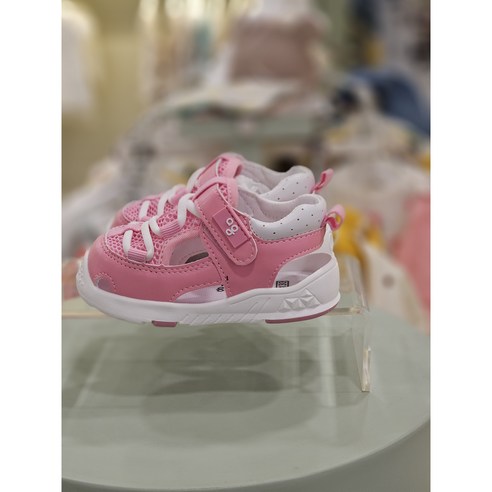 아장아장 첫 걸음, 사랑스러운 발걸음을 위한 아가방 지토샌들운동화