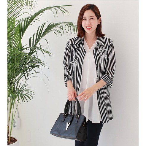 50대 여성을 위한 세련된 편안함: 백합사 별패치 단가라 셔츠 블라우스