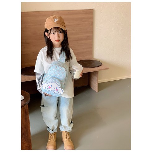 아이들의 행복을 담은 산리오 슬링백