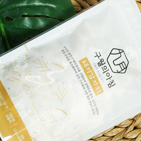 향긋한 건강을 담은 한 잔, 국산 쪄서볶은 돼지감자차 삼각티백으로 풍요로운 일상을 누리세요.