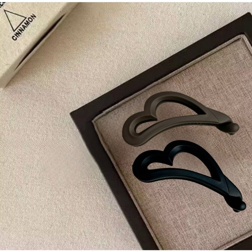 사랑스러움 한 스푼, 실용성 한 스쿱: 소담 하트 바나나핀으로 특별한 하루를