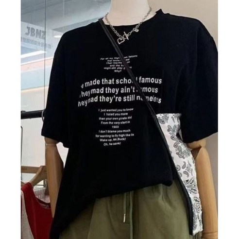 여름철을 시원하게 스타일리시하게 입을 수 있는 여성용 루즈핏 레터링 티셔츠