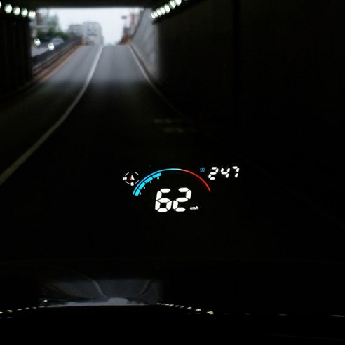 운전자의 시야에 주행 관련 필수 정보를 투사하여 편의성과 안전성을 향상시키는 리드아이 HUD GPS 헤드업 디스플레이