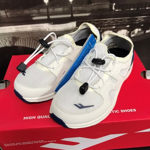 아이의 발걸음을 가볍게, 프로스펙스 화이트 메쉬 키즈 운동화