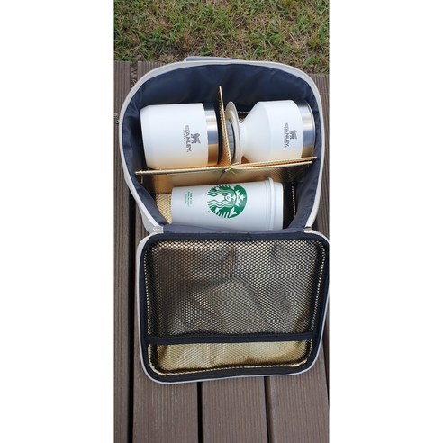 안전하고 편안하게 푸어오버 드리퍼를 운반하고 캠핑에서도 고급 커피 경험을 즐길 수 있는 스탠리 클래식 푸어오버 커피 드리퍼 세트 가방