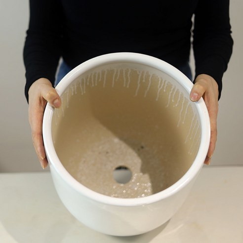 아름다움과 내구성을 모두 갖춘 도자기 화분