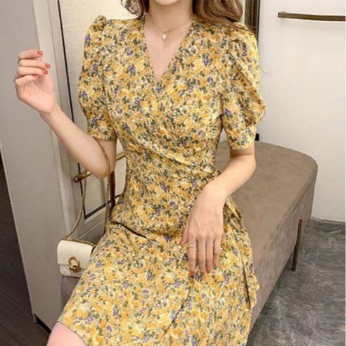 여름 휴가룩의 여리여리한 핏, 플라워 패턴 반팔 랩 원피스 lap원피스 여름 휴가룩의 여리여리한 핏, 플라워 패턴 반팔 랩 원피스 lap원피스