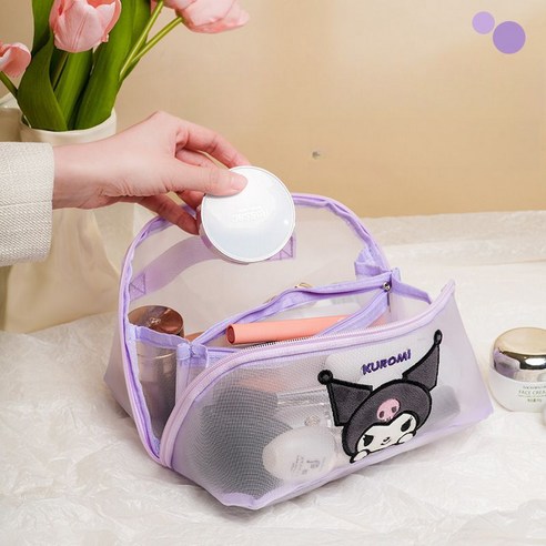 여행자와 헬로키티 팬을 위한 사랑스럽고 실용적인 여행 화장품 파우치