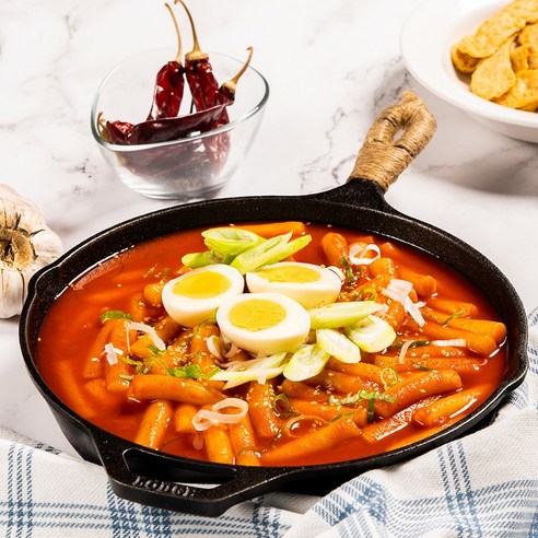 한 입 가득찬 풍미와 만족감을 위한 미쓰리 떡볶이 밀떡