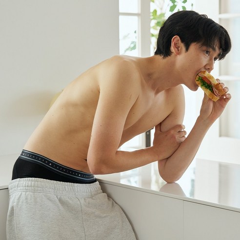 답답함 없이 자유로운 착용감, 라쉬반 코드블랙으로 하루 종일 쾌적하게!