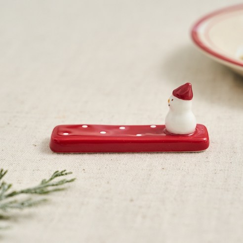 앙증맞은 눈사람 수저받침으로 겨울 식탁에 행복을 더하세요.