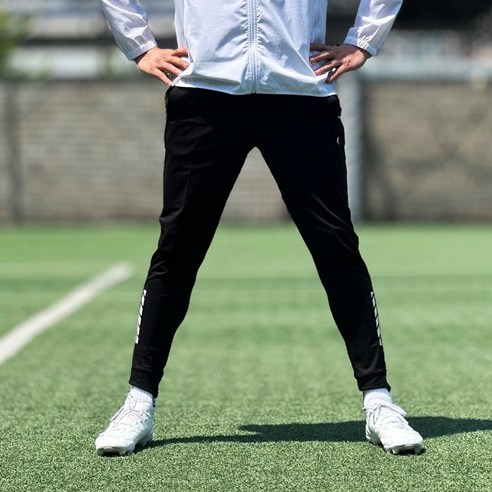 자유로운 움직임과 스타일을 완성하는 서가핏 슬림핏 축구/풋살 바지