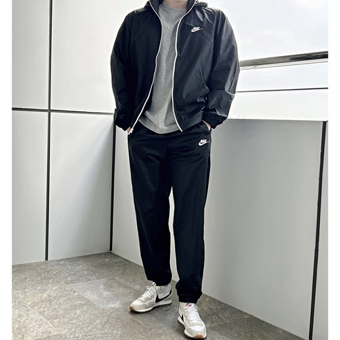 운동과 편안함의 완벽한 조화: 나이키 우븐 트레이닝복