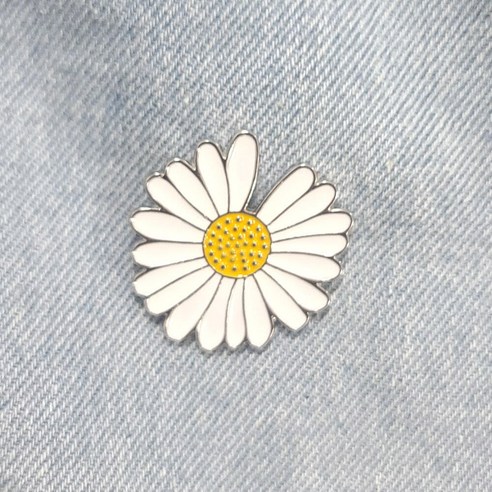 싱그러운 아름다움을 옷깃에 수놓다: CQZ321 플라워 데이지 브로치 리뷰 데이지브로치