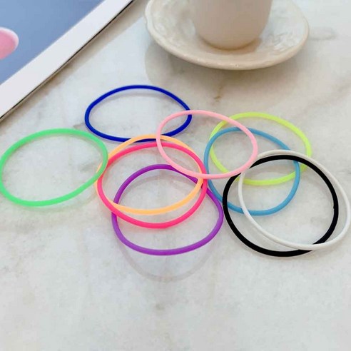 끊어짐 걱정 없이 쫀쫀하게! 하루 종일 깔끔한 스타일 완성하는 골드티아라 실리콘 머리끈