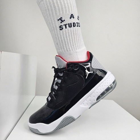 패션과 편안함을 동시에 갖춘 농구화