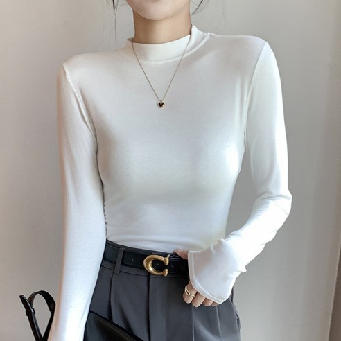 슬림핏으로 세련된 룩을 완성하는 댄유온 여성 티셔츠