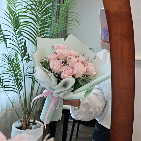 [오케이나우ㅣ강추] 핑크장미 미스티블루 꽃다발, 사랑스러운 선물 아이디어 [OKNOWㅣ추천상품]
