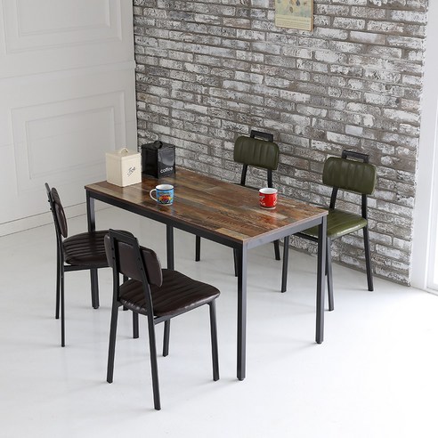 세련된 블랙 테이블로 완성하는 나만의 집중 공간